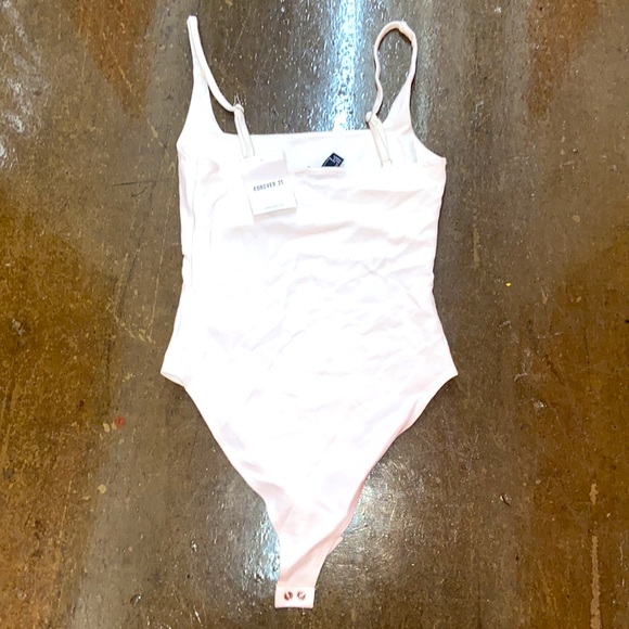 NWT FOREVER 21 WHITE SZ SMALL ADJUSTABLE SPAGHETTI STRAP AND SNAPPING LEOTARD - Picture 2 of 6